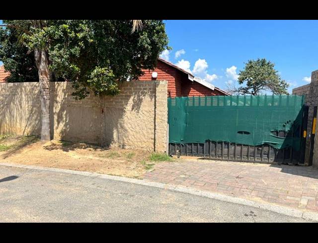 2 BEDROOM HOUSE FOR SALE IN COSMO CITY